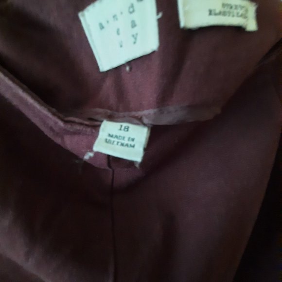 A New Day Size 18 Burgundy Capris - Picture 11 of 11